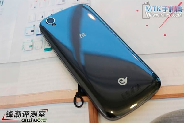 ZTE N986 parte trasera