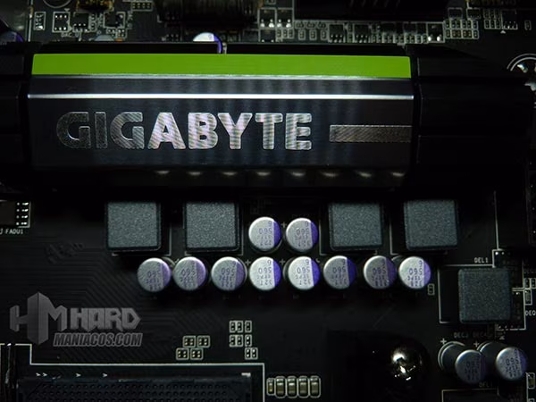 Placa-Base-Gigabyte-disipador-cerca-de-socket