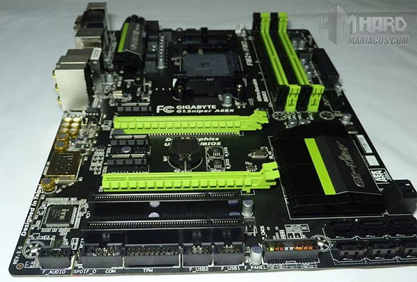 Placa-Base-Gigabyte-margen-derecho