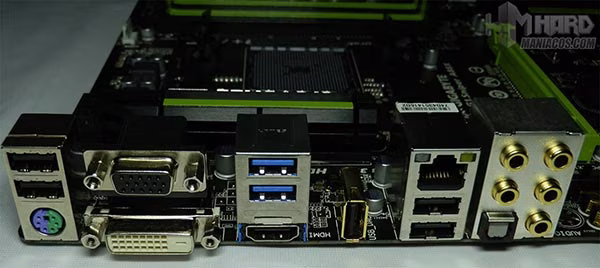 Placa-Base-Gigabyte-panel-trasero