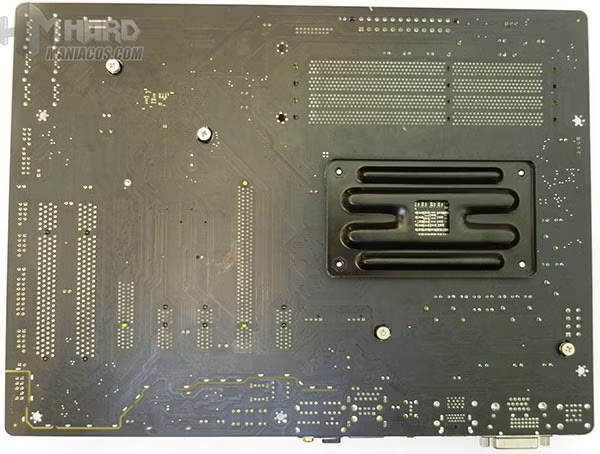 Placa-Base-Gigabyte-por-debajo
