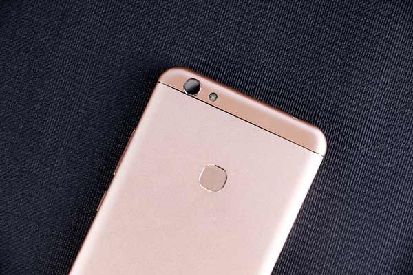 OUKITEL U15S camara
