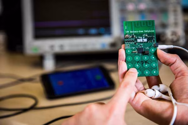 El primer prototipo de móvil que funciona sin batería