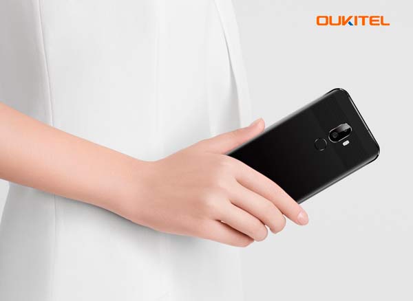 oukitel u18 en la mano