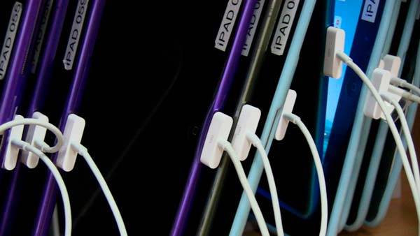 consejos para mejorar la duración de la batería, varias tablet cargando
