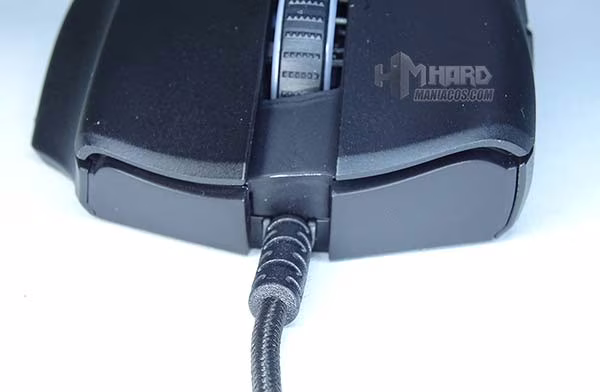 razer naga trinity, cable en el ratón