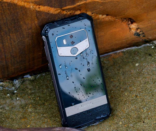 oukitel wp1, parte de atrás