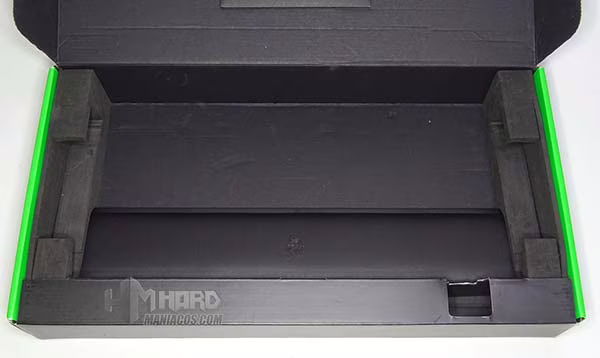 interior caja blackwidow chroma v2