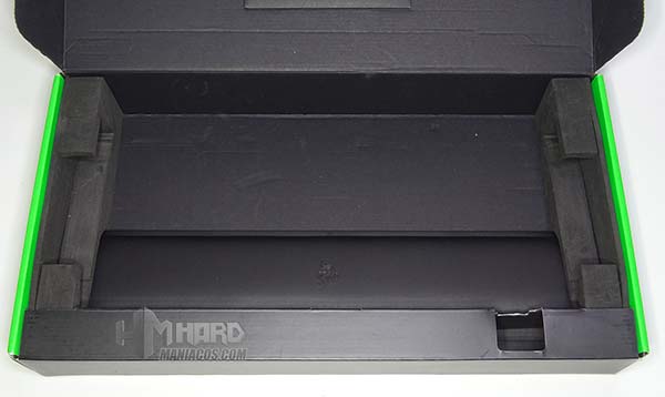 interior caja blackwidow chroma v2