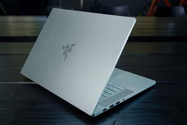 razer-blade-15-mercury-blanco