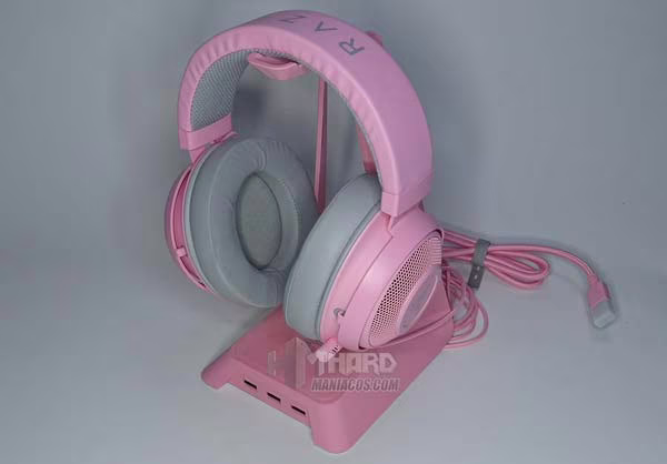 soporte cascos rosa con auriculares gaming rosas Razer