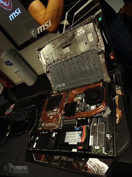 GT76 titan abierto