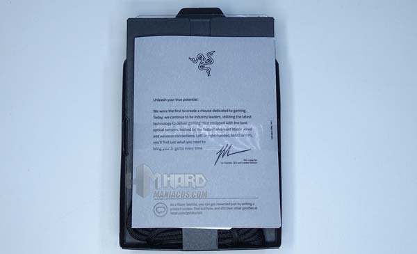 Razer DeathAdder V2, unboxing folletos en caja