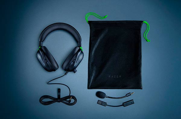 auriculares Razer Blackshark V2 y accesorios