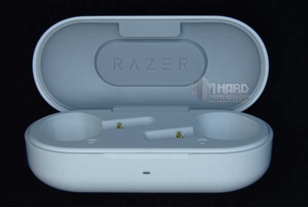 estuche Razer Hammerhead True Wireless Earbuds Mercury abierto