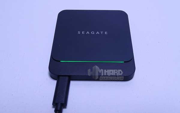 SSD Seagate BarraCuda Fast conectado iluminado