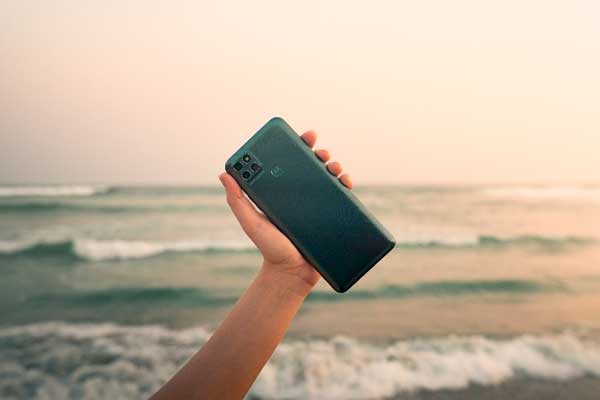 cuidar el movil en la playa o piscina