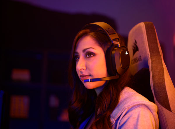 Auriculares CORSAIR HS80 RGB WIRELESS