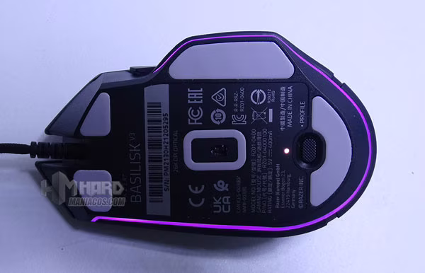 parte inferior Razer Basilisk V3 alumbrando