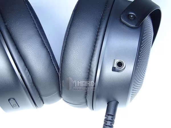 orificio micro y cable Razer Kraken V3 Hypersense