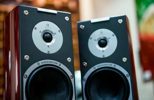 Altavoces autoamplificados