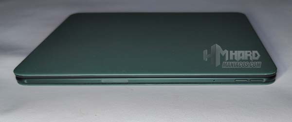tablet OnePlus Pad en funda OnePlus Magnetic Qwerty Keyboard cerrada