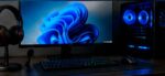 Micrófono conectado a un PC con Windows 11 mientras se diagnostica un problema de entrada de audio
