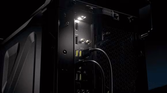 Panel de E/S trasero iluminado del CORSAIR WARTHOG para facilitar la conexión de cables