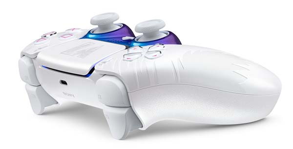 Detalles de palmeras moldeadas y acabado de color del DualSense GTA VI Limited Edition
