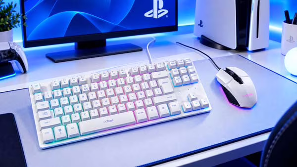 GXTrust GXT 833PS Thado y GXT 109W Felox en un setup gaming con PlayStation 5