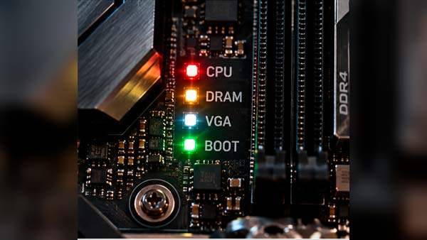 Zona de una placa base con indicadores de diagnóstico CPU, DRAM, VGA y BOOT