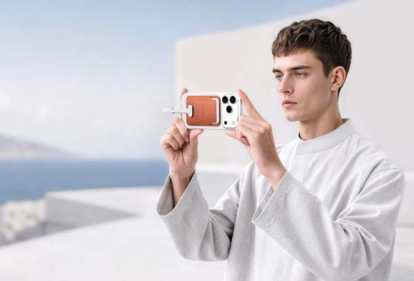 Lexar Muse con funda magnética y conexión de datos PogoPin mediante cable SnapLink