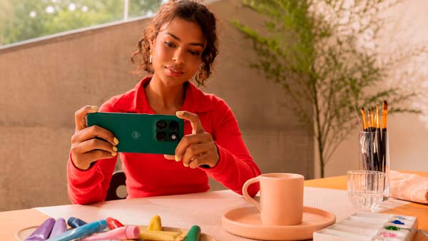 Motorola Edge 70 Plus con pantalla Extreme AMOLED de 6,78 pulgadas y hasta 144 Hz