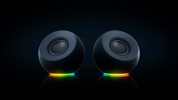 Razer Mako X con sistema 2.0 e iluminación inferior Razer Chroma RGB