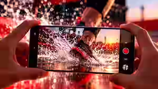 Smartphone con Snapdragon grabando cámara lenta Ultra HD 4K a 240 fotogramas por segundo