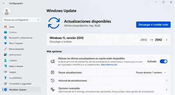Windows Update mostrando la actualización de Windows 11 24H2 a Windows 11 25H2