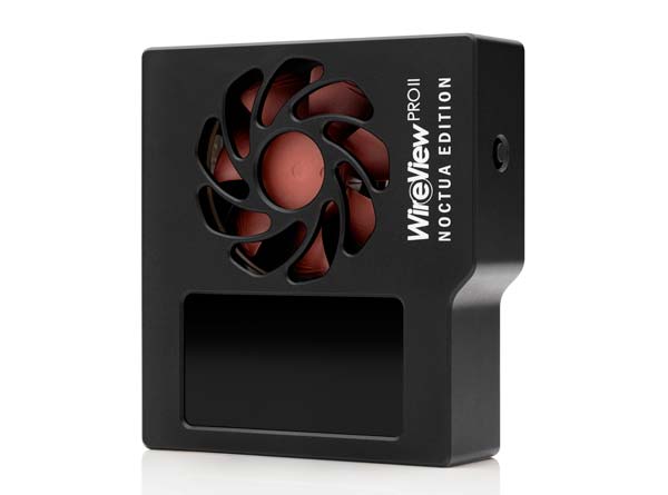Vista frontal del WireView Pro II Noctua Edition con pantalla TFT IPS