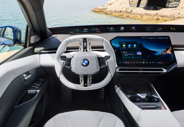 Interior del BMW i3 2026 con BMW Panoramic iDrive y pantalla central