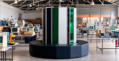Réplica del Cray-1 construida en España con 30 Mac mini conectados en clúster