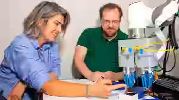 Mano robótica de Carnegie Mellon equipada con dedos capaces de detectar presión, vibraciones y texturas