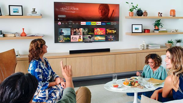 Nuevo Fire TV Stick 4K alimentado directamente desde un puerto USB compatible del televisor