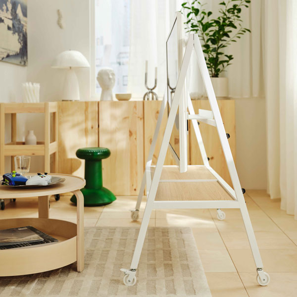 Mueble de TV gaming IKEA Xbox YXSTABY con ruedas para mover la pantalla