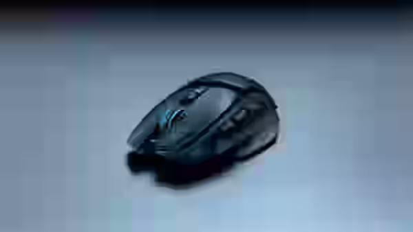 Razer Basilisk V4 Pro mostrando sus botones laterales y la rueda HyperScroll Tilt Wheel Gen-2